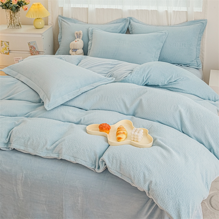 91家纺网 家纺一手货源 找家纺 锦罗绣 2024新款全消光230克牛奶绒烂花绒提花四件套 mu-蓝