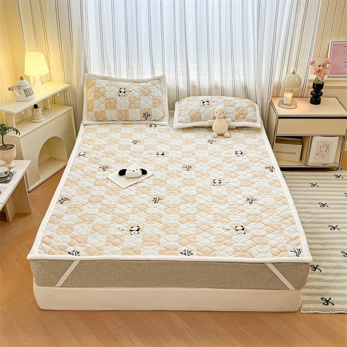 91家纺网 家纺一手货源 找家纺 启程家纺 2024新款A类印花牛奶绒床垫加厚绒保暖床护垫 格子熊猫