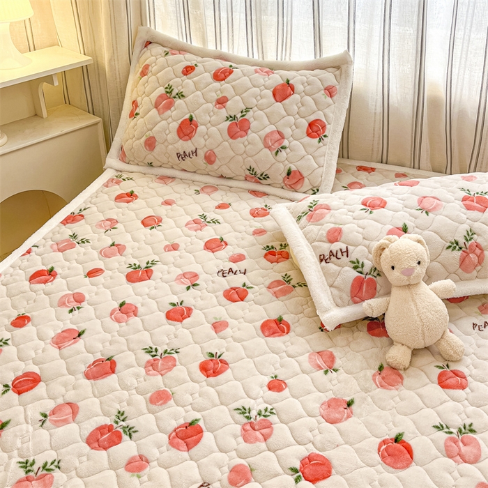 91家纺网 家纺一手货源 找家纺 启程家纺 2024新款A类印花牛奶绒床垫加厚绒保暖床护垫 水蜜桃