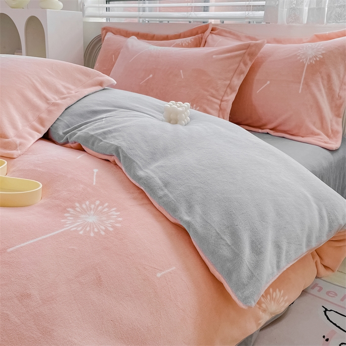 91家纺网 家纺一手货源 找家纺 锦罗绣 2024新款A类高克重牛奶绒印花四件套 蒲公英