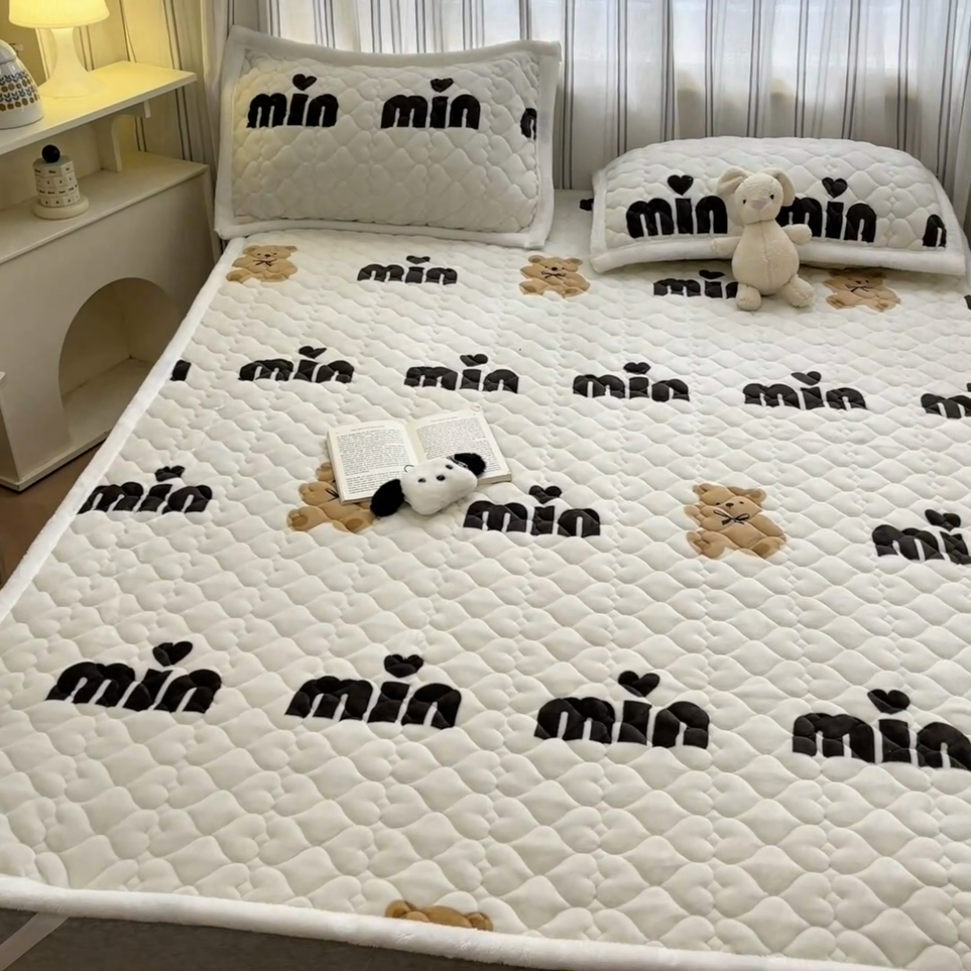 91家纺网 家纺一手货源 找家纺 启程家纺 2024新款A类印花牛奶绒床垫加厚绒保暖床护垫 米妮熊