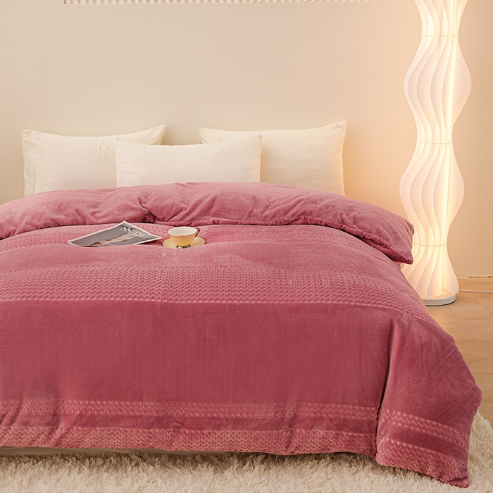 91家纺网 家纺一手货源 找家纺 锦罗绣 2024新款全消光230克牛奶绒烂花绒提花单被套 提花-豆沙