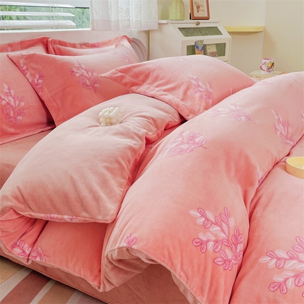 91家纺网 家纺一手货源 找家纺 （总）锦罗绣 2024新款A类高克重牛奶绒印花四件套