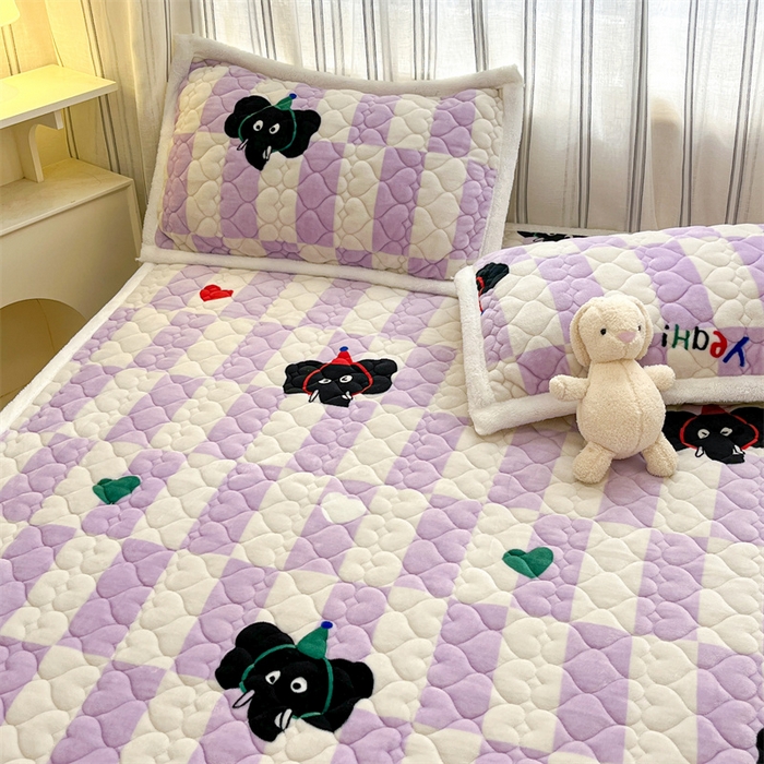 91家纺网 家纺一手货源 找家纺 启程家纺 2024新款A类印花牛奶绒床垫加厚绒保暖床护垫 紫格象