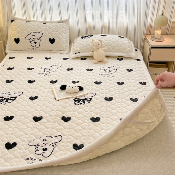 91家纺网 家纺一手货源 找家纺 启程家纺 2024新款A类印花牛奶绒床垫加厚绒保暖床护垫 爱心狗