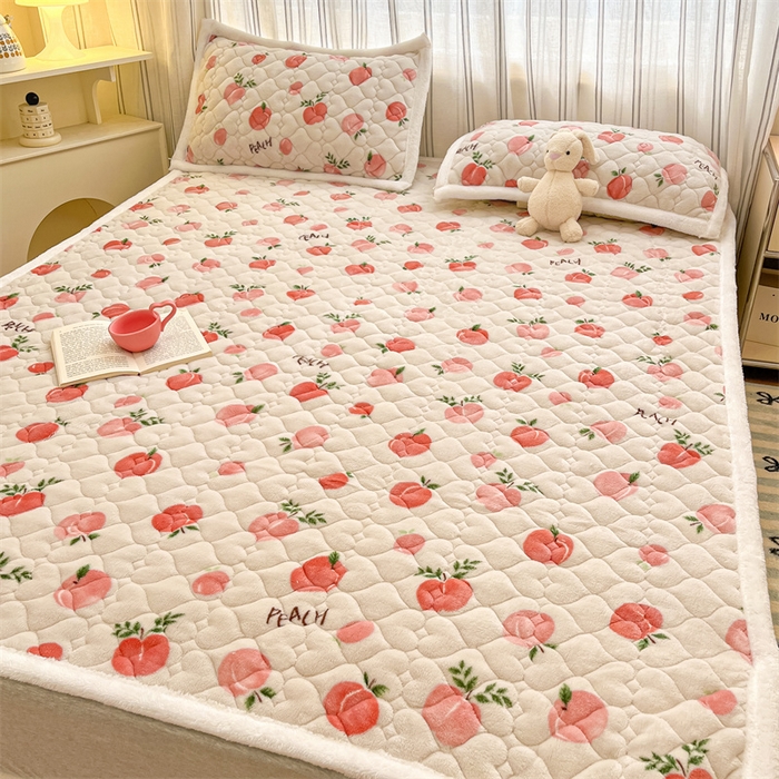 91家纺网 家纺一手货源 找家纺 启程家纺 2024新款A类印花牛奶绒床垫加厚绒保暖床护垫 水蜜桃