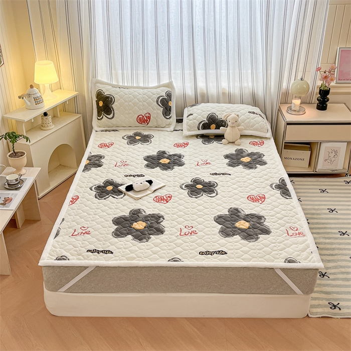 91家纺网 家纺一手货源 找家纺 启程家纺 2024新款A类印花牛奶绒床垫加厚绒保暖床护垫 黑大花