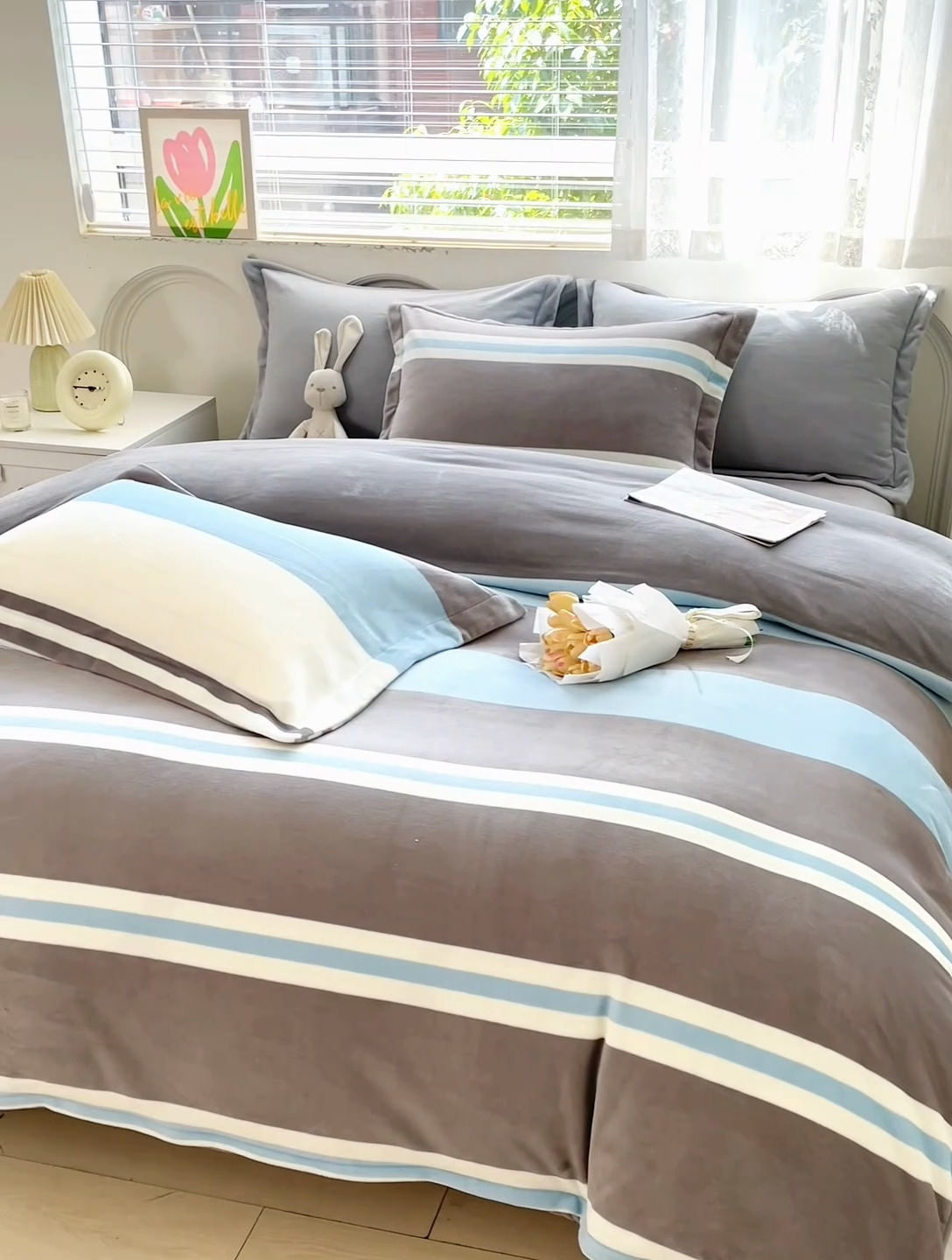 91家纺网 家纺一手货源 找家纺 锦罗绣 2024新款A类高克重牛奶绒印花四件套 简约