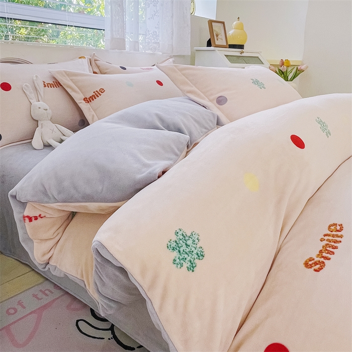 91家纺网 家纺一手货源 找家纺 锦罗绣 2024新款A类高克重牛奶绒印花单被套 波点