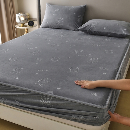 91家纺网 家纺一手货源 找家纺 （总）鑫顺欣 2025新款高克重加厚保暖宝宝绒提花床笠床护垫保护罩