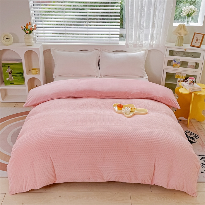 91家纺网 家纺一手货源 找家纺 锦罗绣 2024新款全消光230克牛奶绒烂花绒提花单被套 格韵