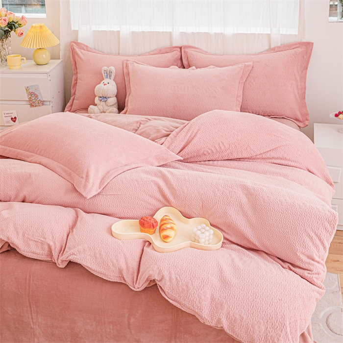 91家纺网 家纺一手货源 找家纺 锦罗绣 2024新款全消光230克牛奶绒烂花绒提花四件套 mu-粉