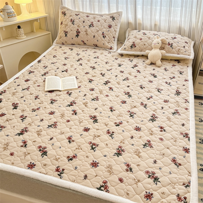 91家纺网 家纺一手货源 找家纺 启程家纺 2024新款A类印花牛奶绒床垫加厚绒保暖床护垫 栀子花开