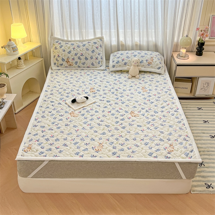 91家纺网 家纺一手货源 找家纺 启程家纺 2024新款A类印花牛奶绒床垫加厚绒保暖床护垫 兰花兔