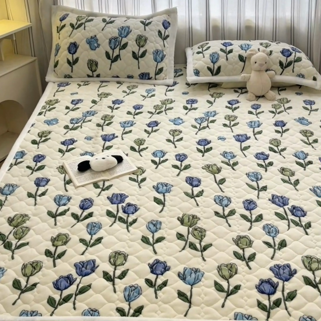 91家纺网 家纺一手货源 找家纺 启程家纺 2024新款A类印花牛奶绒床垫加厚绒保暖床护垫 蓝郁