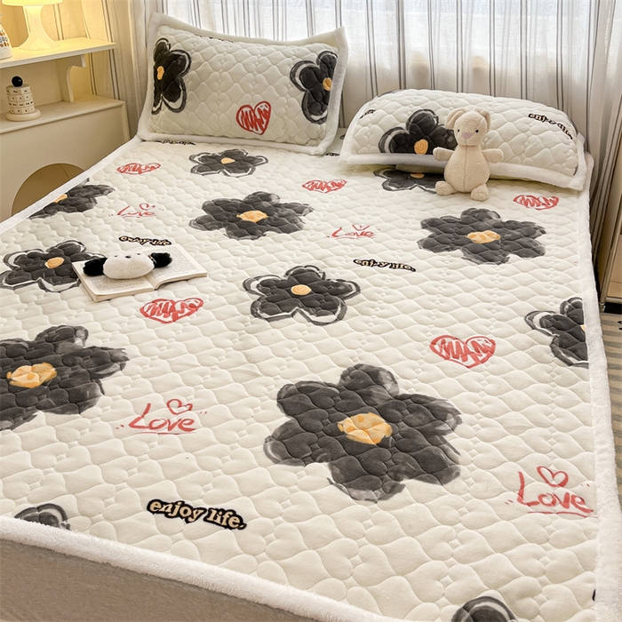 91家纺网 家纺一手货源 找家纺 启程家纺 2024新款A类印花牛奶绒床垫加厚绒保暖床护垫 黑大花