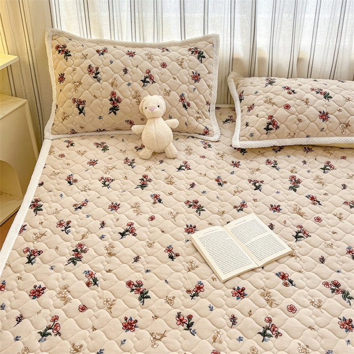 91家纺网 家纺一手货源 找家纺 启程家纺 2024新款A类印花牛奶绒床垫加厚绒保暖床护垫 栀子花开