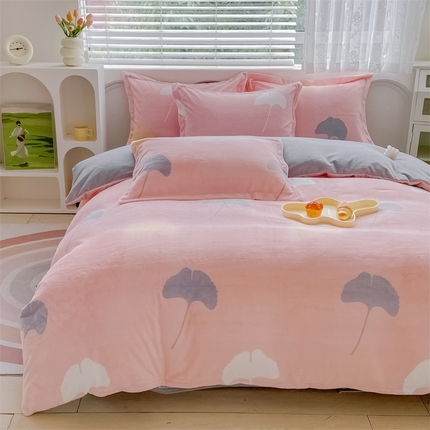 91家纺网 家纺一手货源 找家纺 锦罗绣 2024新款A类高克重牛奶绒印花四件套 杏叶