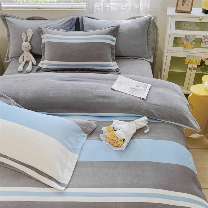 91家纺网 家纺一手货源 找家纺 锦罗绣 2024新款A类高克重牛奶绒印花四件套 简约