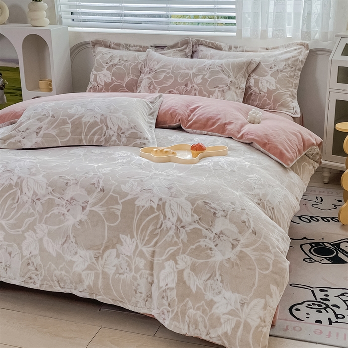 91家纺网 家纺一手货源 找家纺 锦罗绣 2024新款全消光230克牛奶绒烂花绒提花单被套 花语