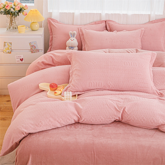 91家纺网 家纺一手货源 找家纺 锦罗绣 2024新款全消光230克牛奶绒烂花绒提花四件套 mu-粉