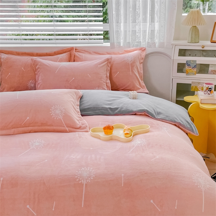 91家纺网 家纺一手货源 找家纺 锦罗绣 2024新款A类高克重牛奶绒印花四件套 蒲公英