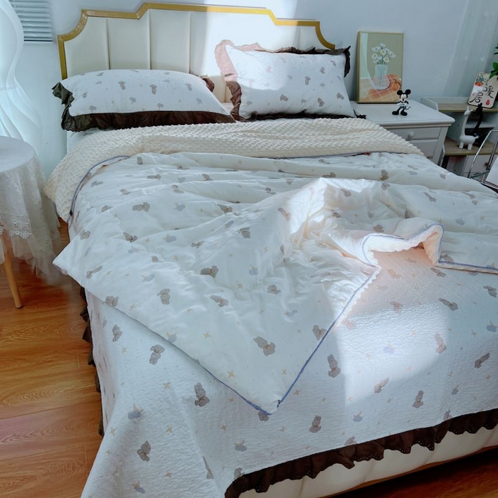 91家纺网 家纺一手货源 找家纺 2024新款嵌条款春秋高温砂洗法式棉花床盖三件套 星空兔