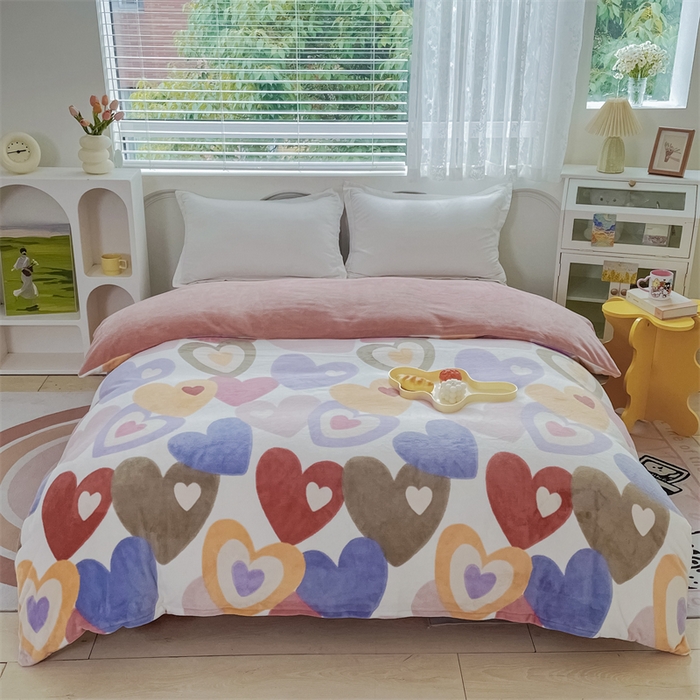 91家纺网 家纺一手货源 找家纺 锦罗绣 2024新款A类高克重牛奶绒印花单被套 爱心