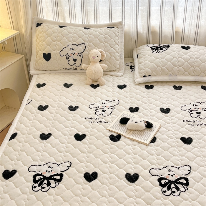 91家纺网 家纺一手货源 找家纺 启程家纺 2024新款A类印花牛奶绒床垫加厚绒保暖床护垫 爱心狗