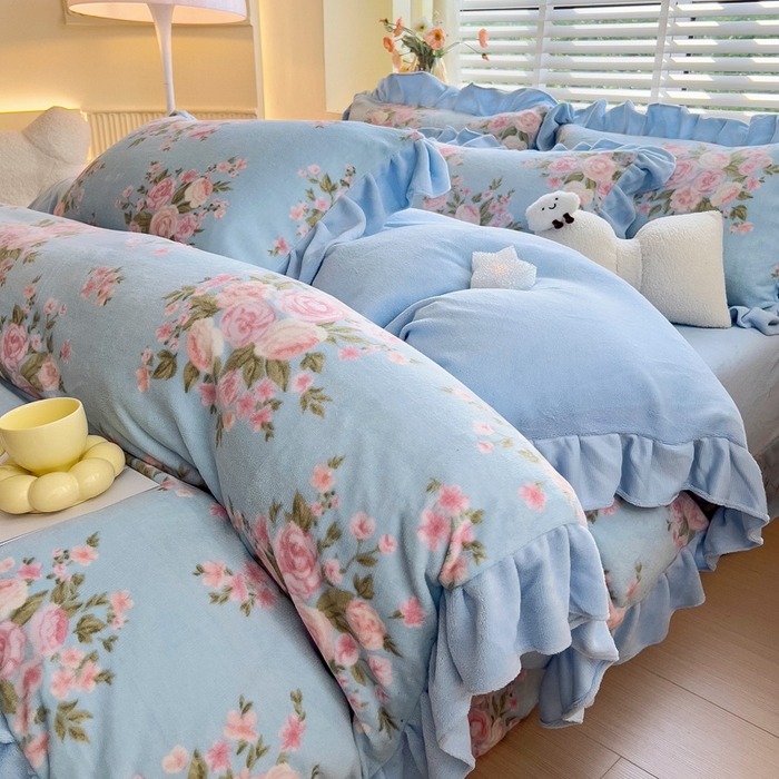 91家纺网 家纺一手货源 找家纺 找底底家纺 2024新款牛奶绒印花四件套 蓝牡丹