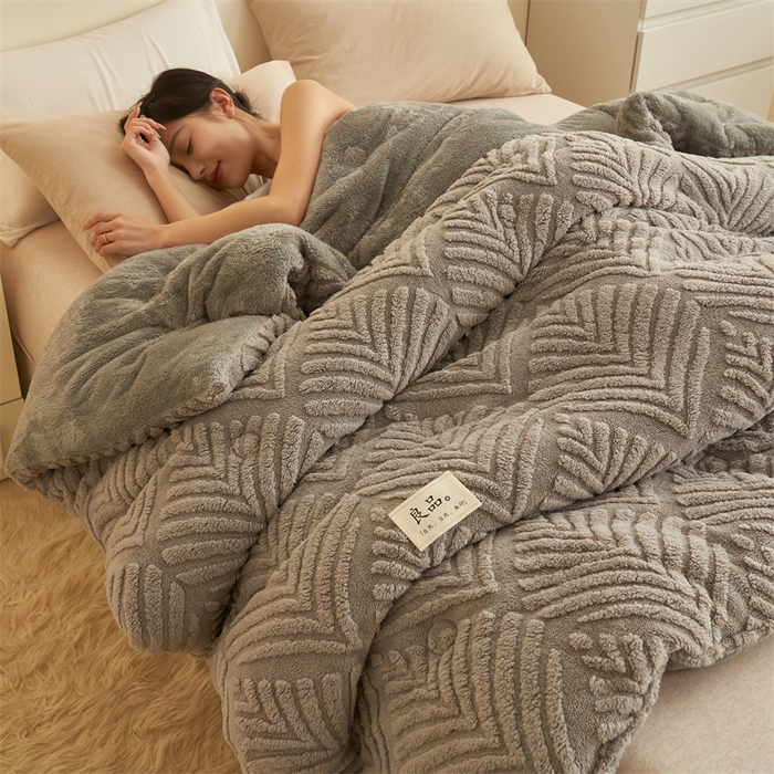91家纺网 家纺一手货源 找家纺 2024新品塔肤绒保暖舒适冬被子被芯 枫叶-灰