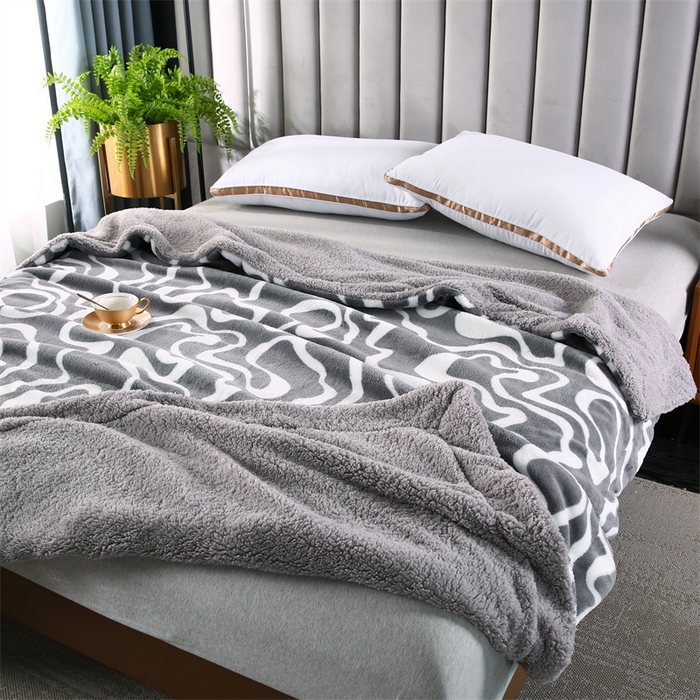 91家纺网 家纺一手货源 找家纺 巴木赫 2024新款熊猫绒配同色羊羔绒毛毯 鱼尾灰配色羊羔绒