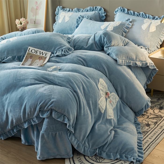 91家纺网 家纺一手货源 找家纺 2024新款A类幸福约定牛奶绒四件套 浅灰蓝
