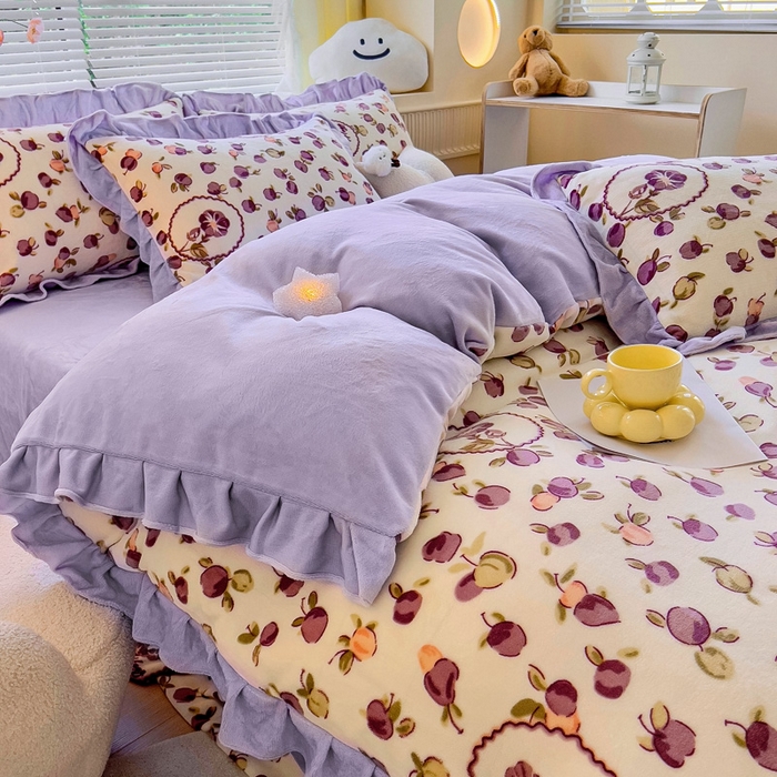 91家纺网 家纺一手货源 找家纺 找底底家纺 2024新款牛奶绒印花四件套 小浆果