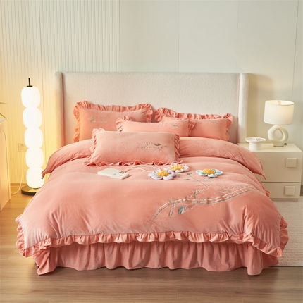 91家纺网 家纺一手货源 找家纺 2024新款向阳花开宝宝绒刺绣四件套 柔粉玉