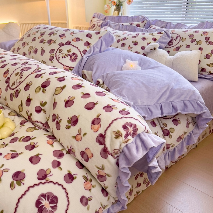 91家纺网 家纺一手货源 找家纺 找底底家纺 2024新款牛奶绒印花四件套 小浆果