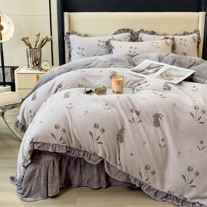 91家纺网 家纺一手货源 找家纺 2024新品A类牛奶绒韩版雕花四件套 恋爱兔-浅咖