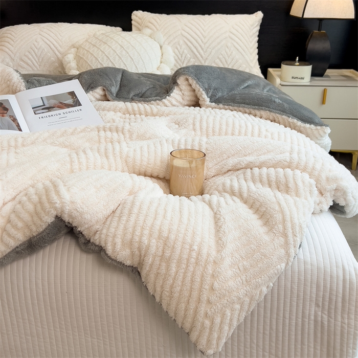 91家纺网 家纺一手货源 找家纺 2024新品塔肤绒保暖舒适冬被子被芯 布拉格-象牙白