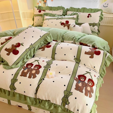 找底底家纺 2024新款牛奶绒印花四件套 苹果熊