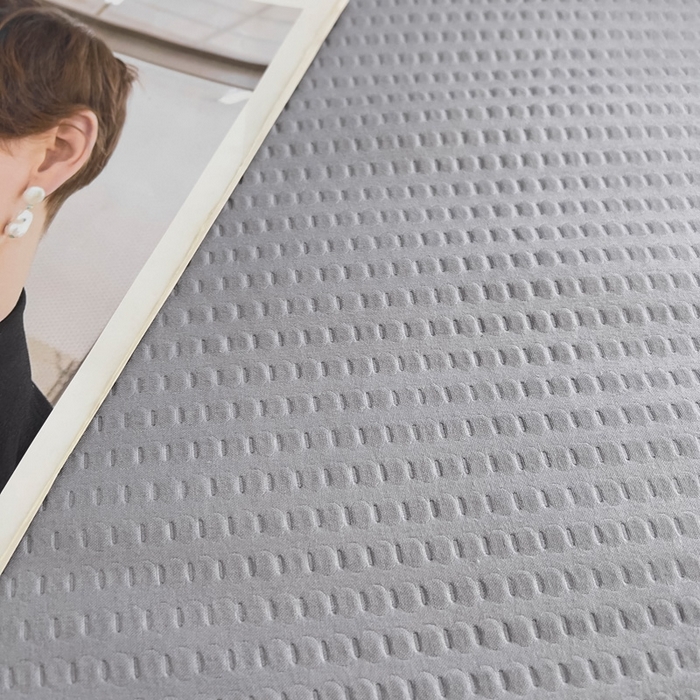 91家纺网 家纺一手货源 找家纺 暖阁 2025新款亲肤压泡豆豆羽丝被冬被春秋被被子被芯 优雅灰