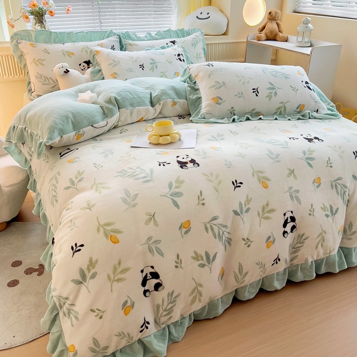 91家纺网 家纺一手货源 找家纺 找底底家纺 2024新款牛奶绒印花四件套 熊猫抱竹