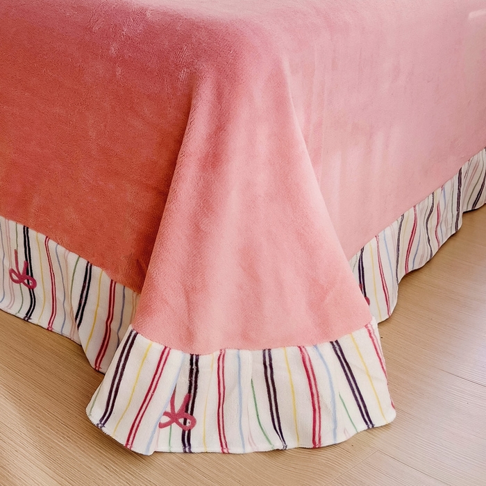 91家纺网 家纺一手货源 找家纺 找底底家纺 2024新款牛奶绒印花四件套 彩条蝴蝶结