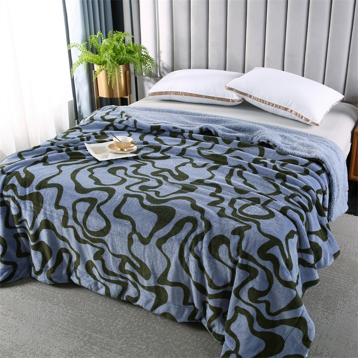 91家纺网 家纺一手货源 找家纺 巴木赫 2024新款熊猫绒配同色羊羔绒毛毯 鸭青配色羊羔绒