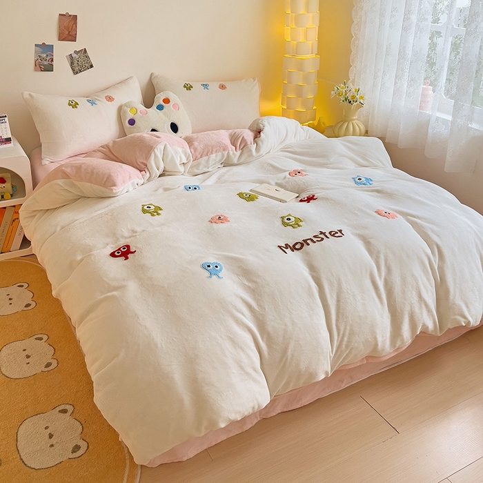 91家纺网 家纺一手货源 找家纺 （总）梦之岛 2024新款多巴胺小怪兽可爱牛奶绒毛巾绣四件套