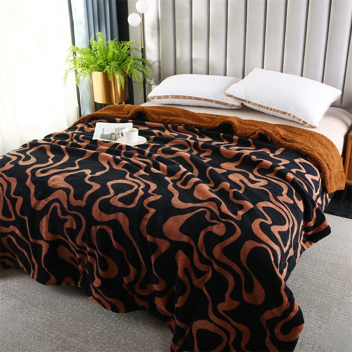 91家纺网 家纺一手货源 找家纺 巴木赫 2024新款熊猫绒配同色羊羔绒毛毯 黑茶同色羊羔绒