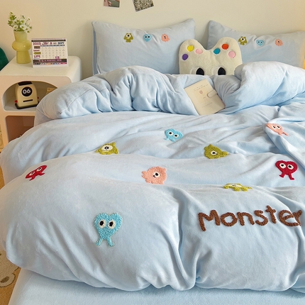 91家纺网 家纺一手货源 找家纺 梦之岛 2024新款多巴胺小怪兽可爱牛奶绒毛巾绣四件套 小怪兽-蓝