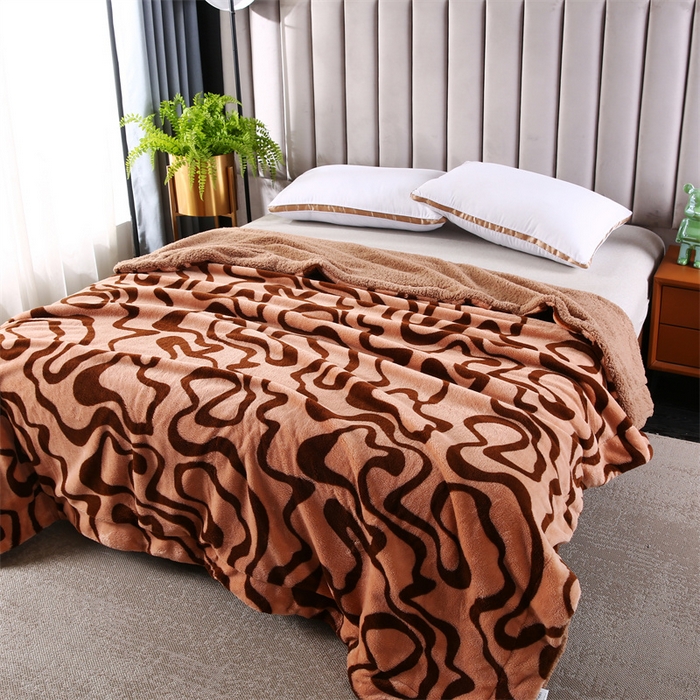 91家纺网 家纺一手货源 找家纺 巴木赫 2024新款熊猫绒配同色羊羔绒毛毯 驼咖配色羊羔绒