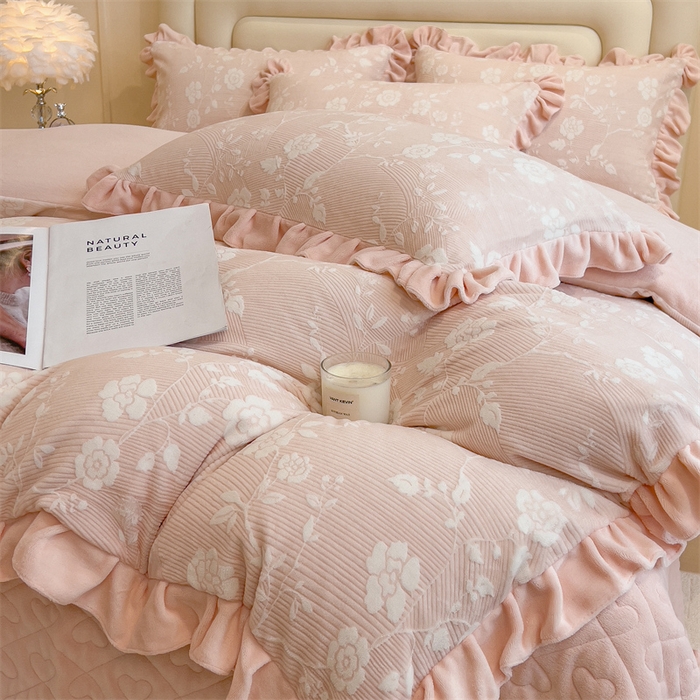 91家纺网 家纺一手货源 找家纺 2024新品A类牛奶绒韩版雕花四件套 蔷薇-粉