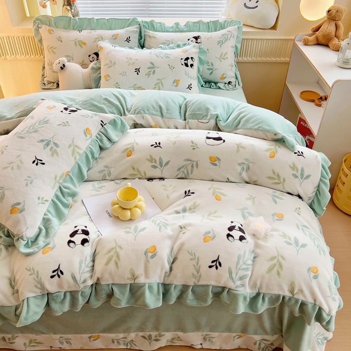 91家纺网 家纺一手货源 找家纺 找底底家纺 2024新款牛奶绒印花四件套 熊猫抱竹