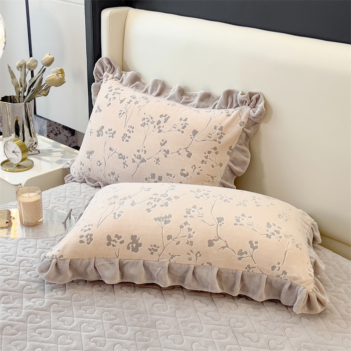 91家纺网 家纺一手货源 找家纺 2024新品A类牛奶绒韩版雕花四件套 腊梅-浅咖